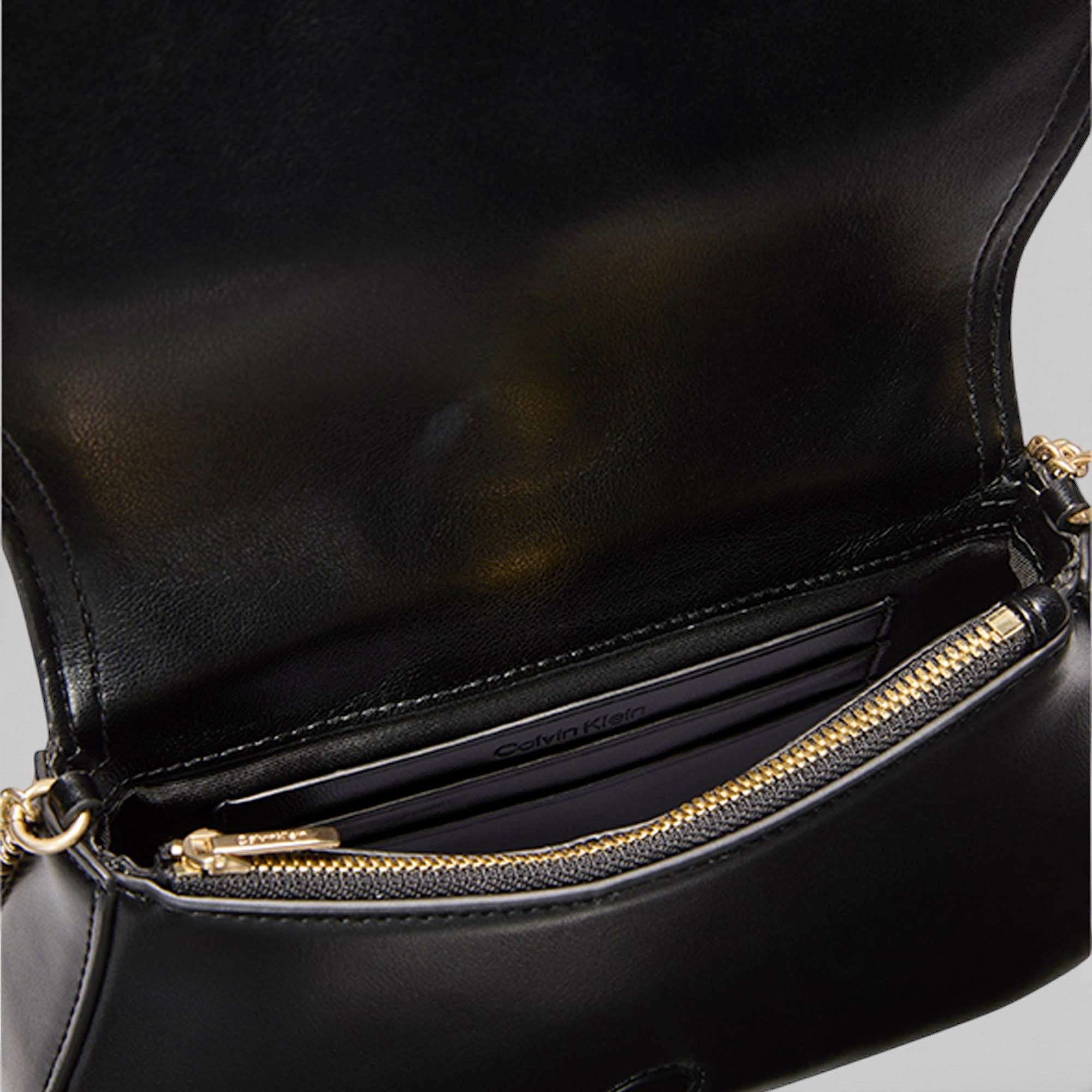 Ck Curved Wallet On Chain